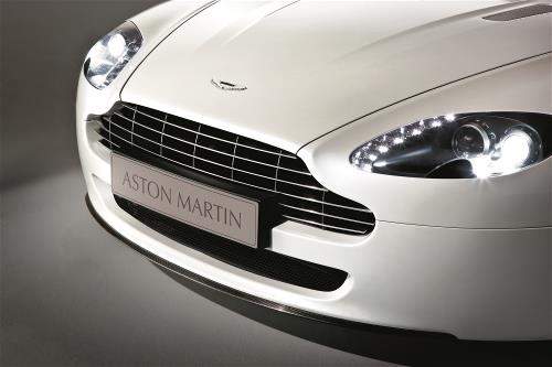 Aston Martin Vantage 8 à Lamelles verticales Grille Spacer position milieu